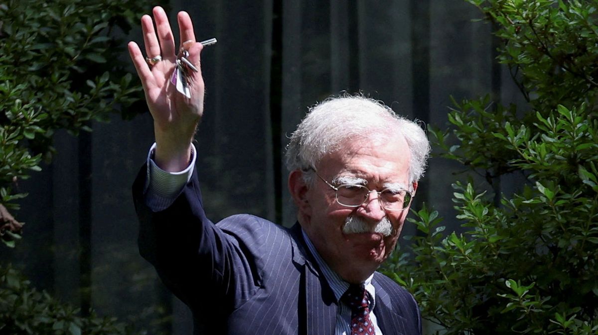 „Trump ztělesňuje Stalina.“ Bývalému poradci prezidenta hrozí 180 let vězení